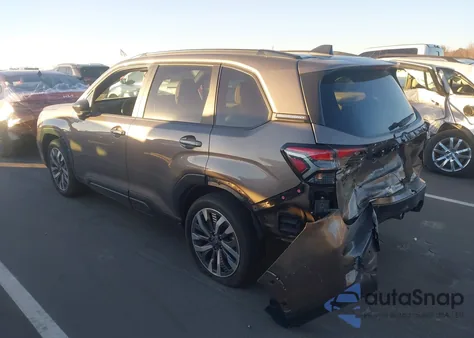 2025 Subaru Forester Hybrid Touring z USA, uszkodzony, nr VIN JF2SLSTDXSH404696